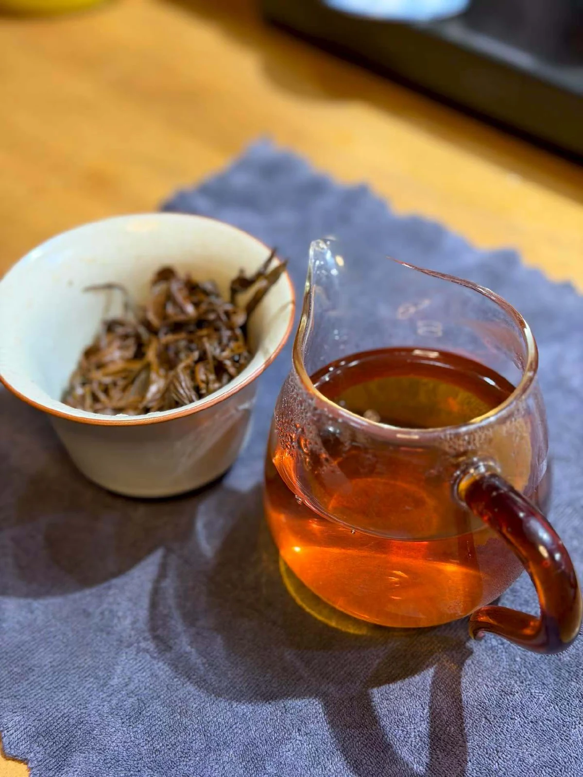 Nannuo Mountain Sun-dried Black Tea – product detail 3 – Lanyue Tea